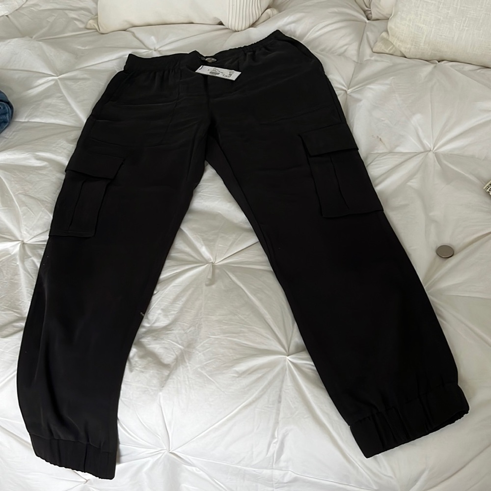 Sanctuary black elastic waistband w button and cuffed ankle cargo style pants 26
